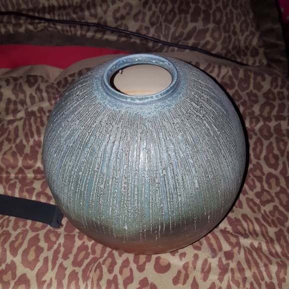 Vase - Picture 2 of 2